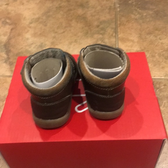 See Kia Run Sawyer II Brown Booties Size 4 - Picture 4 of 5
